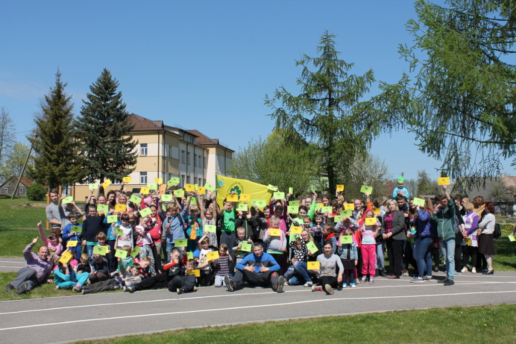Šventežerio jaunieji valančiukai prisijungė prie bėgimo už blaivią Lietuvą. Mokyklos nuotr.