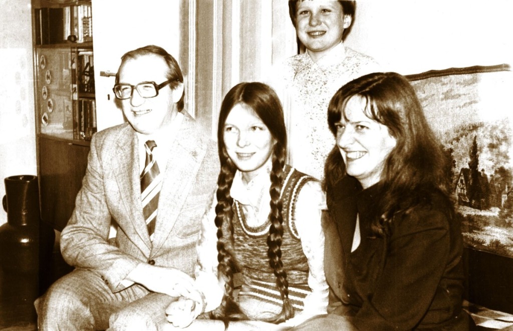 Ugnė "žalioje" jaunystėje su tėveliais - Rita ir Arūnu Čyžiais.  Asmeninio archyvo nuotr.