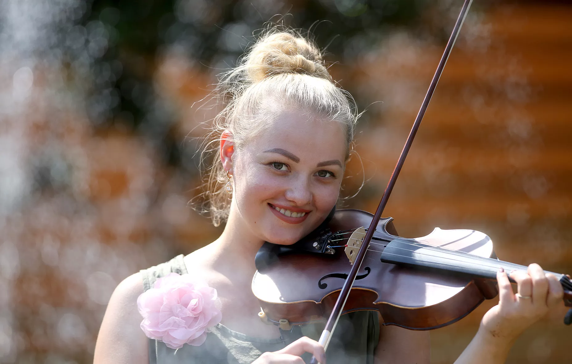Aistė kapelos smuikininke ir lakštingala tapo būdama 16-kos. Algimanto Barzdžiaus nuotr. 