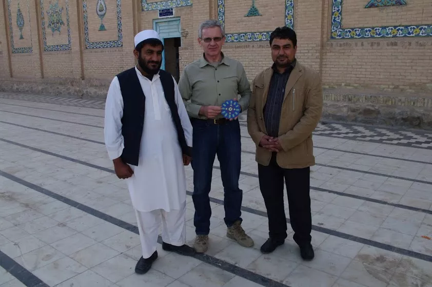 Herate Mėlynojoje mečetėje su imamu ir muziejaus direktoriumi. / Asmeninio archyvo nuotr.