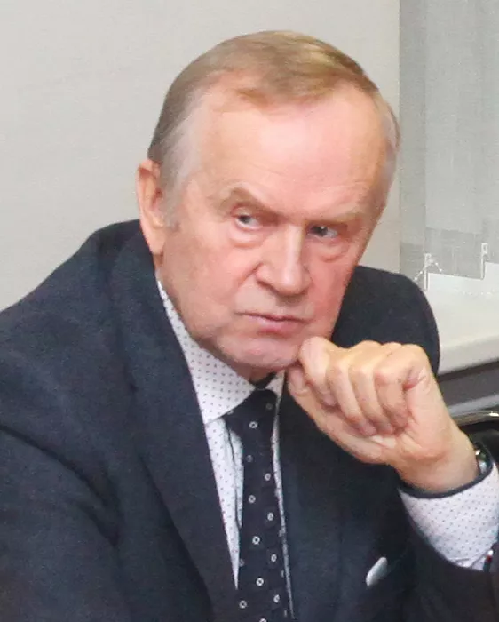 Opozicijoje esantis Jonas Dromantas palaikė siūlymą didinti Tarybos narių išmokas.